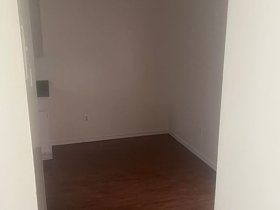5th image of 3120 Oak Ln #7