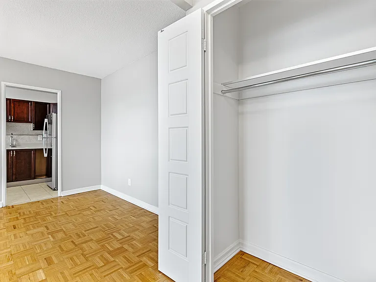 211 Wurtemburg St — Photo 26