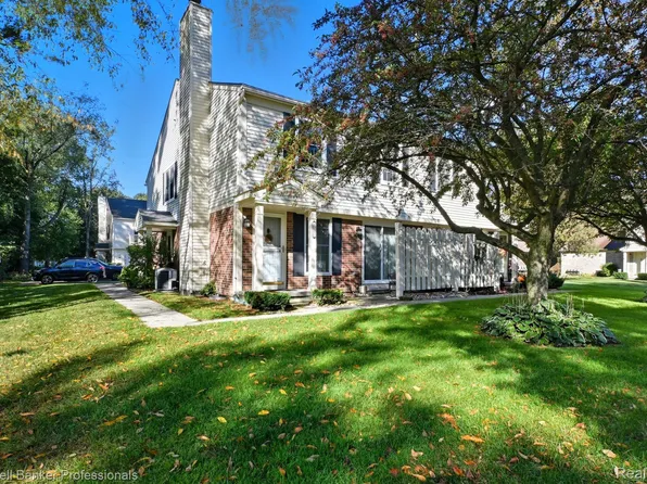 2038 Hidden Meadows Dr Unit 75, Walled Lake, MI 48390