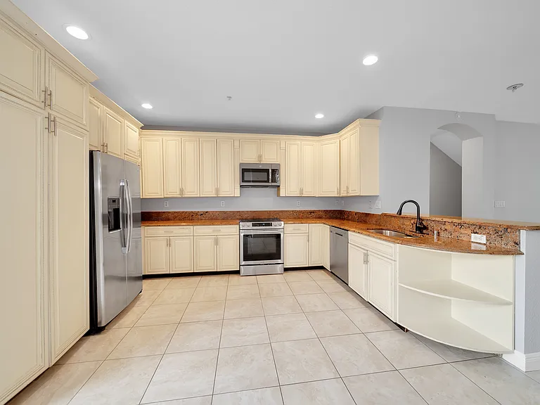 219 N L St #108 — Photo 18