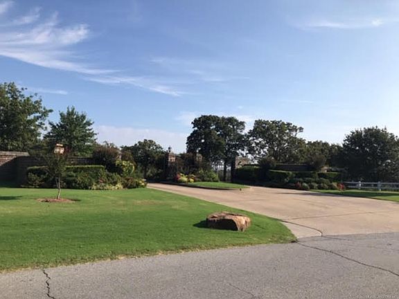 5th image of 5418 Oak Forest Ln