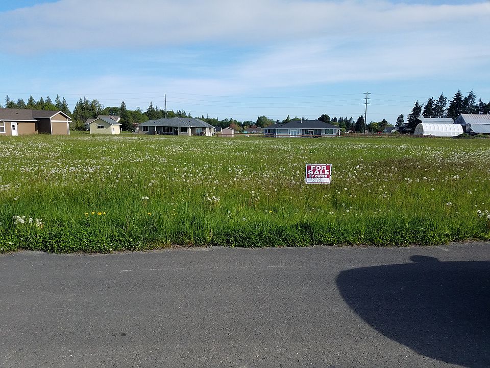 Perfectly level 1 acre parcel