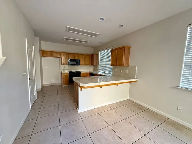 56 W Bohemia Ln — Photo 6