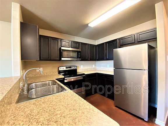 4th image of 1525 Brady Way