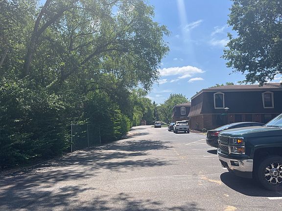 4th image of 4233 Burnett Walk