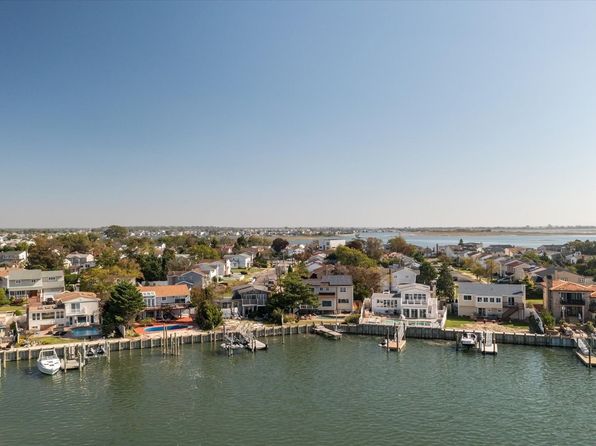 Freeport, NY Property Tour, Renovated Waterfront Home, Long Island NY, Nassau County