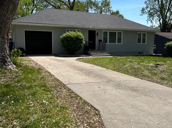 8519 Riggs St, Overland Park, KS 66212