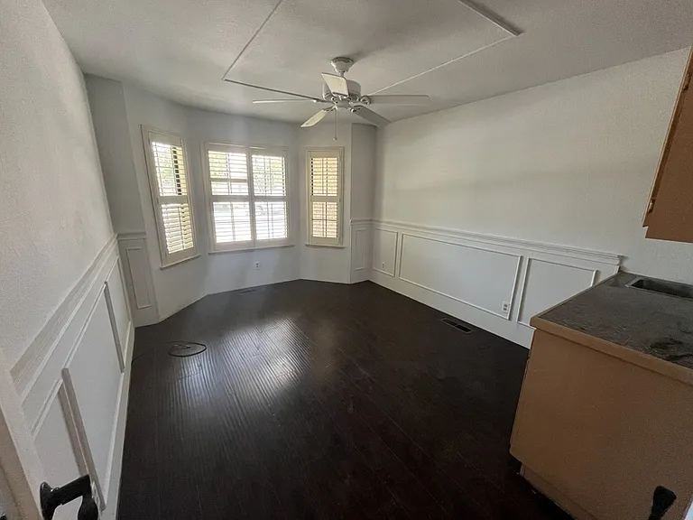 511 Bluff Dr — Photo 10