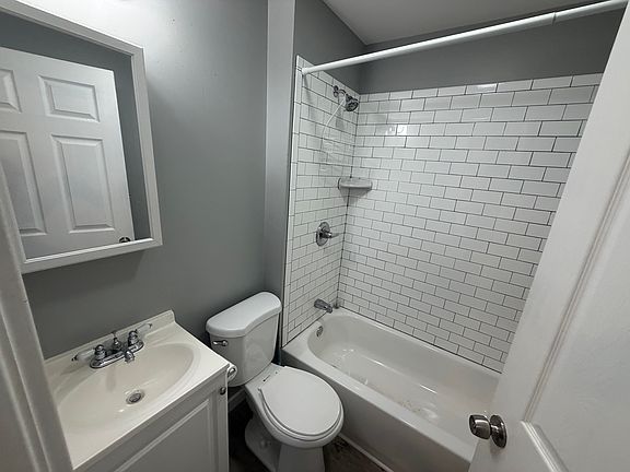 3rd image of 1154 S Plymouth Ave #1-2