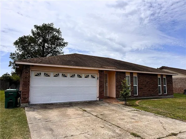 2476 Paige Janette Dr, Harvey, LA 70058