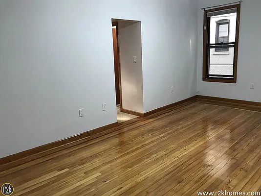 Rented by Realty 2000 Corp | media 7