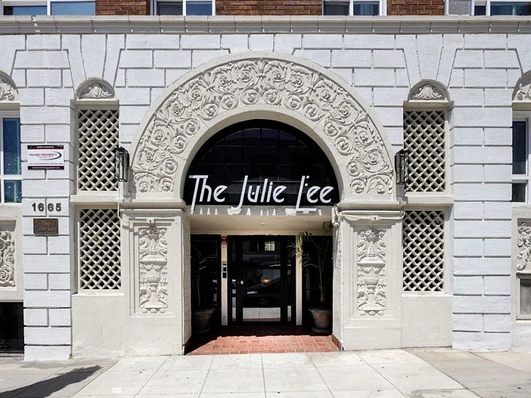 The Julie Lee — Photo 2