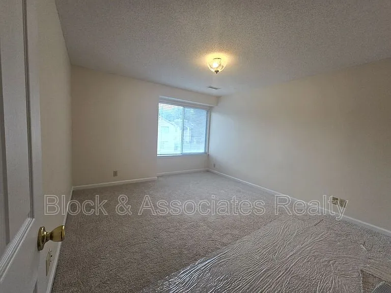 110 Westbrook Ct — Photo 10