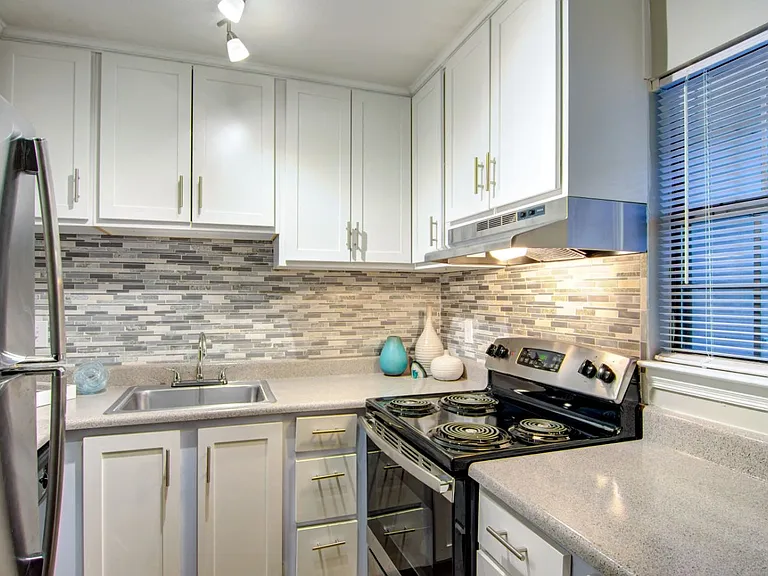 Barrington Hills Apartments — Photo 4