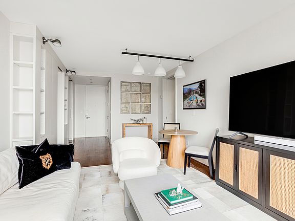 3rd image of 111 W 67th St APT 34F