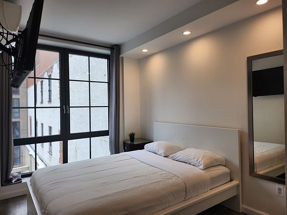 3rd image of 433 W 53rd St #5D