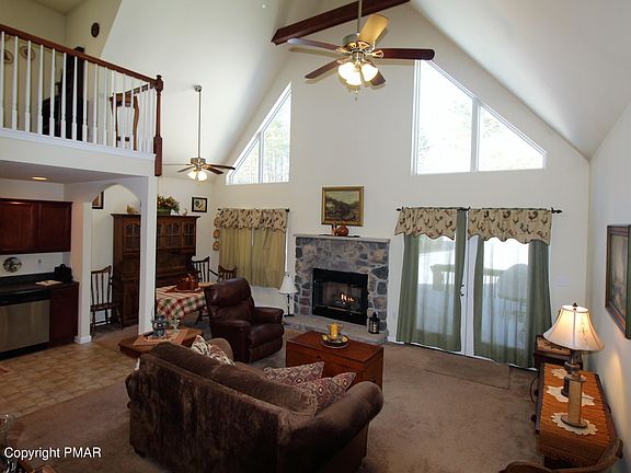 4th image of 228 Longfellow Cir