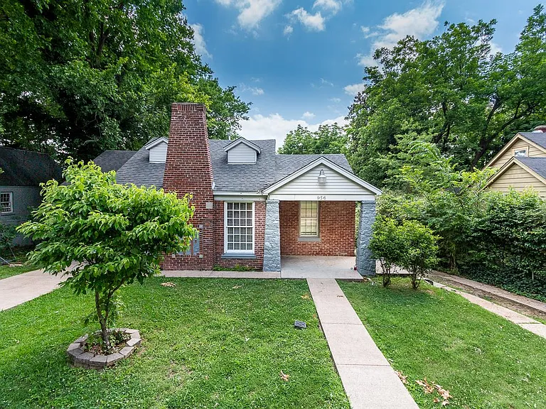 956 Biggs St — Photo 1