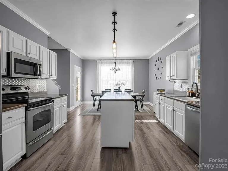 5 Maxim Ct — Photo 11