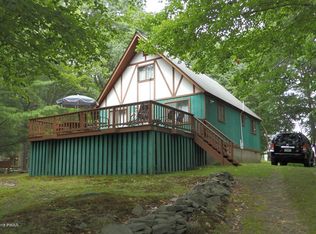 135 Northwood Rd, Dingmans Ferry, PA 18328