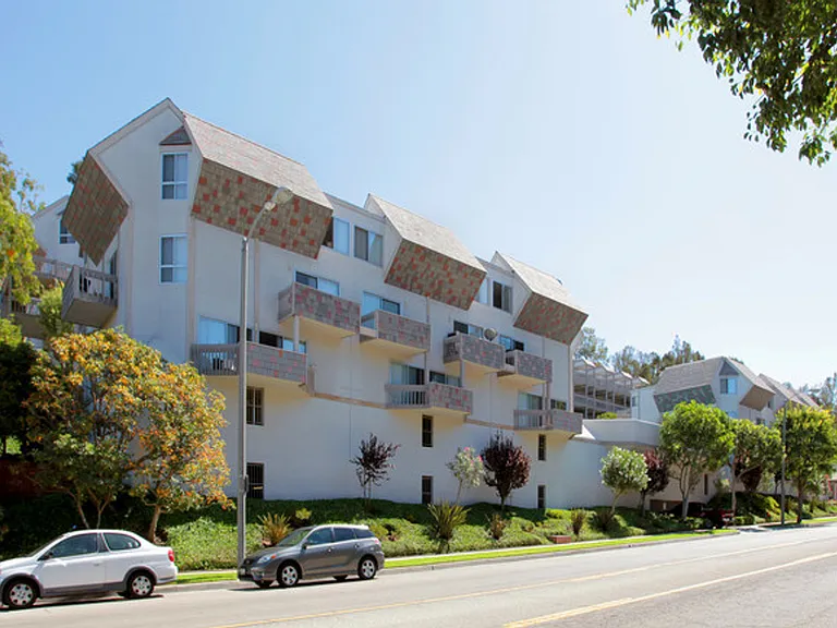 Hillside Terrace Apartments — Photo 16