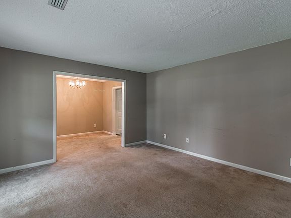 3rd image of 2509 Galahad Dr SE