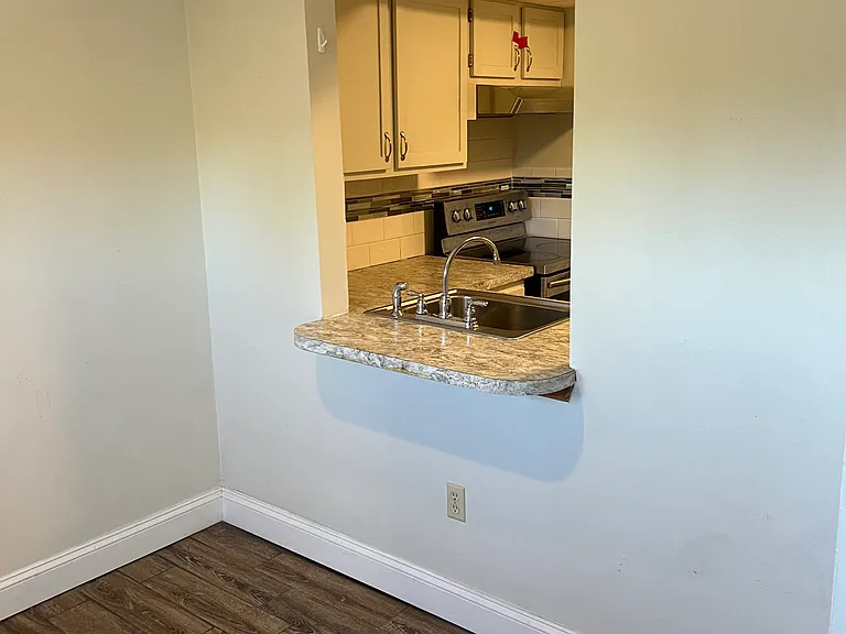 1832 Main St #7 — Photo 5