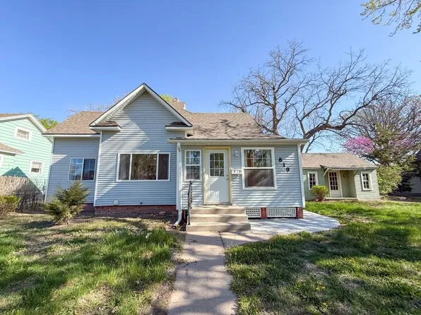 819 W 24th St, Kearney, NE 68845
