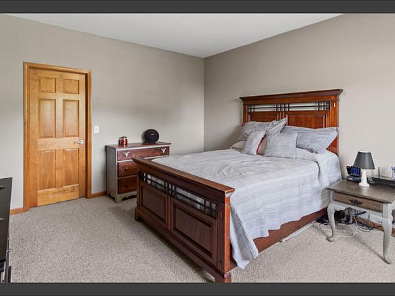 3rd image of 758 Bridlewood Dr Unit H