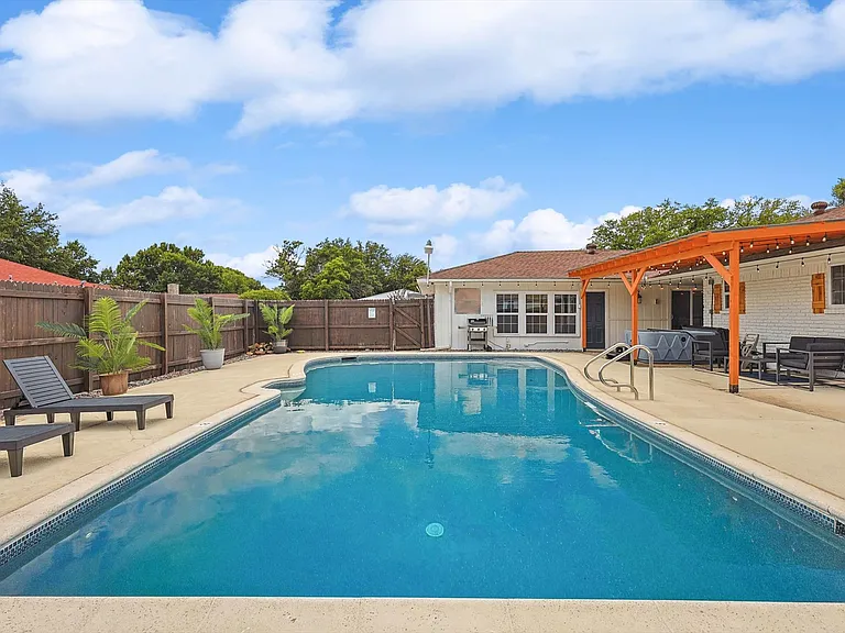 1012 Cloverdale Ln — Photo 40