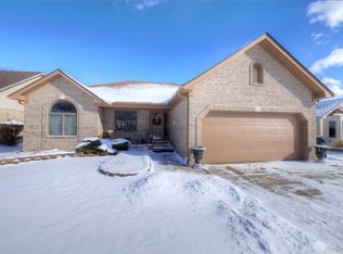 46822 Springhill Dr, Shelby Township, MI 48317