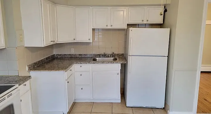 17 N Spring St #1 — Photo 6