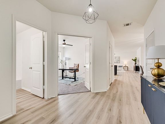 4th image of 2334 Julia Ln