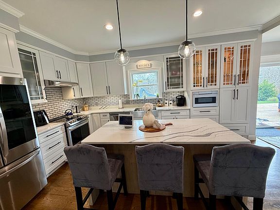 5th image of 11 Jessica Ln #11