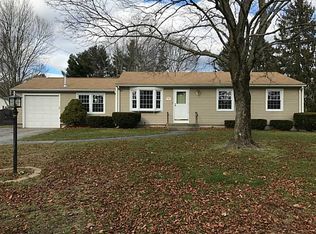 18 Glen Oaks Dr, Cumberland, RI 02864