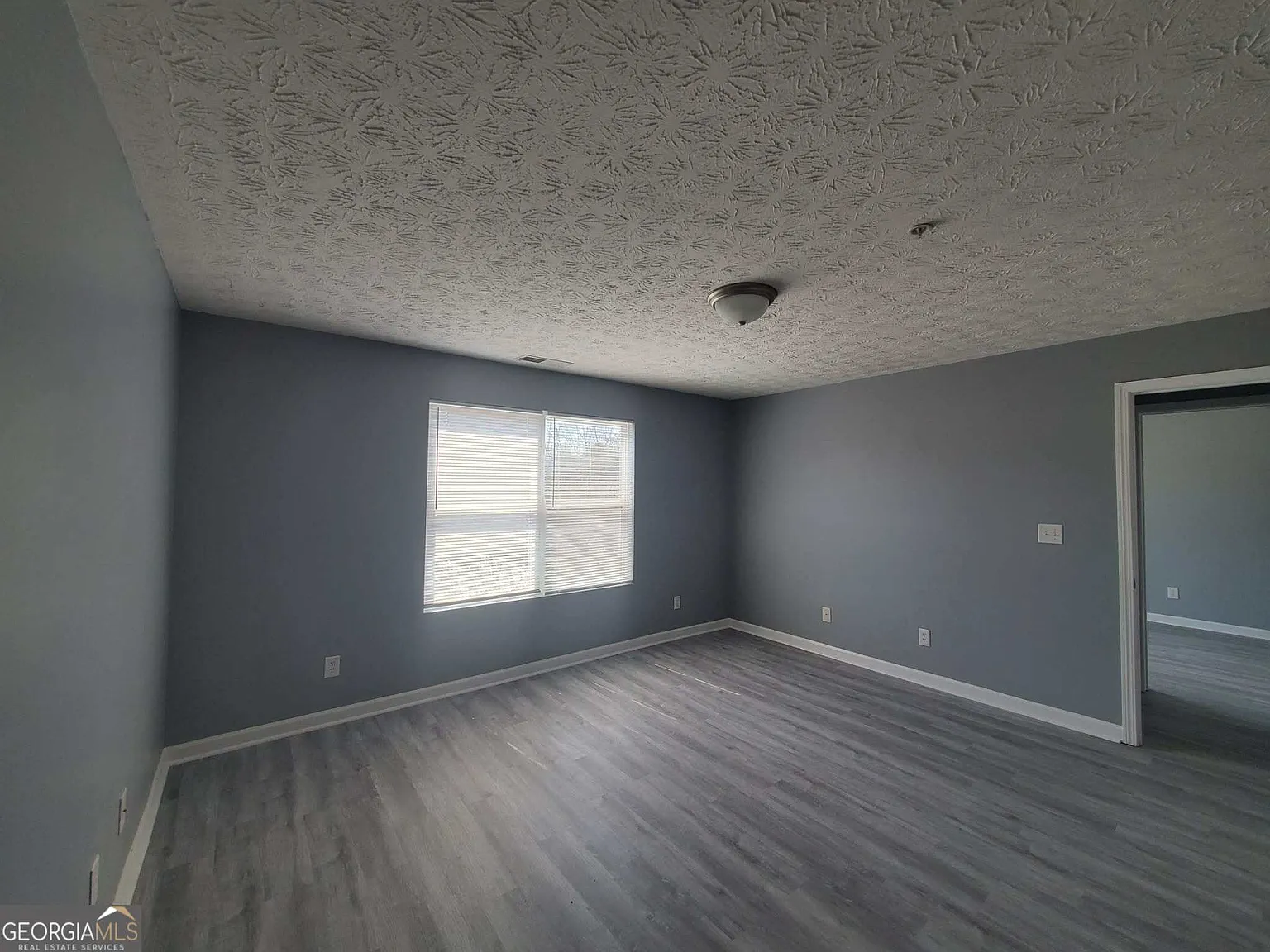 3 bed, 2.0 bath, 1292 sqft, $1,550 — Photo 1