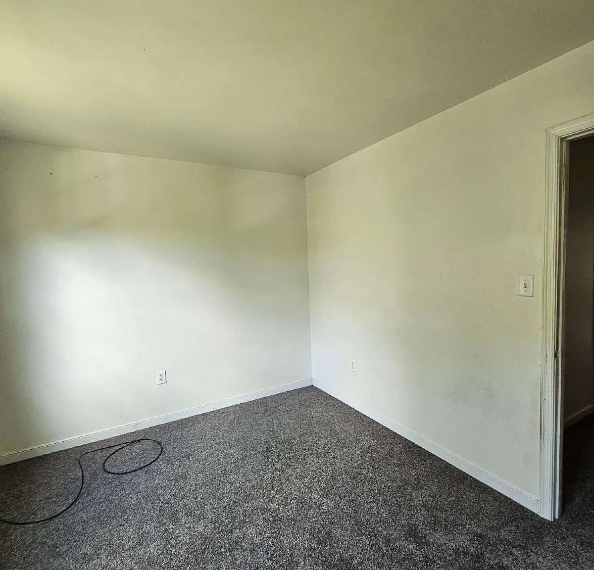 4 bed, 1.5 bath, 1688 sqft, $2,470 — Photo 2