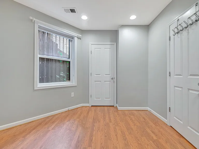 1360 Kenyon St NW #B — Photo 10