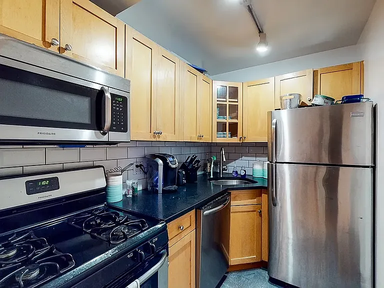 525 E 13th St #3F — Photo 6