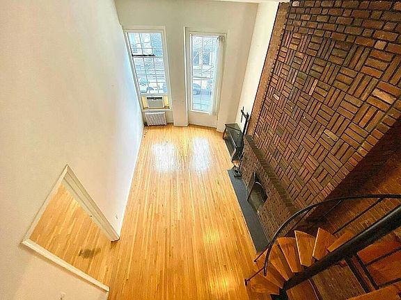 3rd image of 33 W 85th St #11A