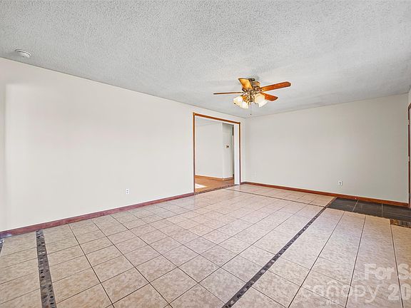 4th image of 211 Daves Rd