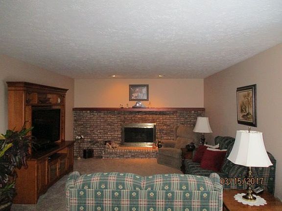 2nd image of 18943 Hunters Pointe Dr