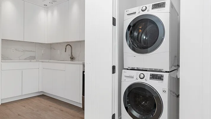 Rented by Nooklyn NYC LLC | media 21