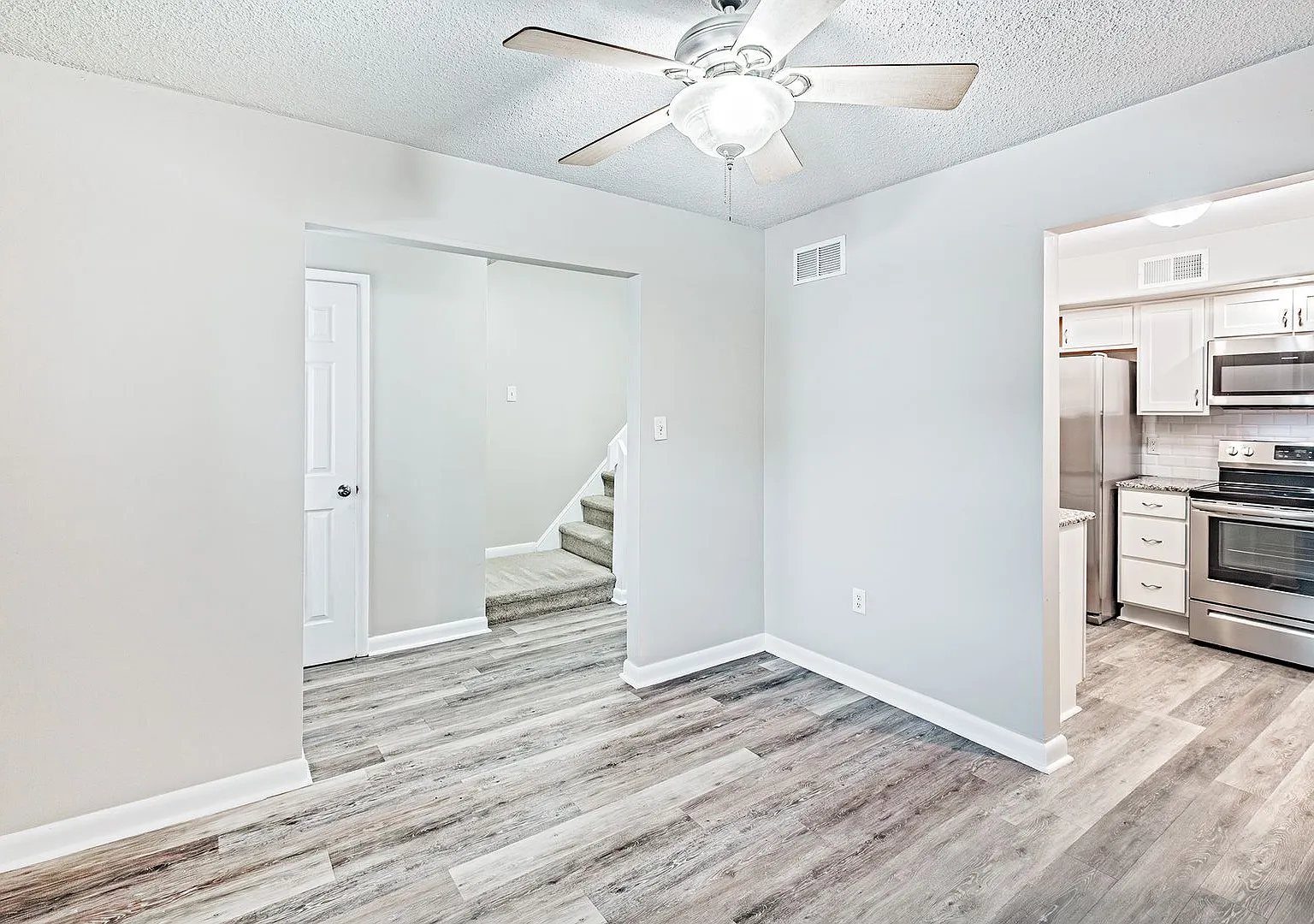 Christina Village - 3 bedroom, 2.5 bath townhome — Photo 4