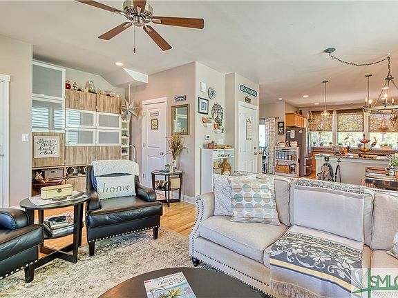 4th image of 12B Village Place