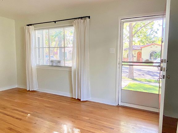 3rd image of 930 Pershing Ave