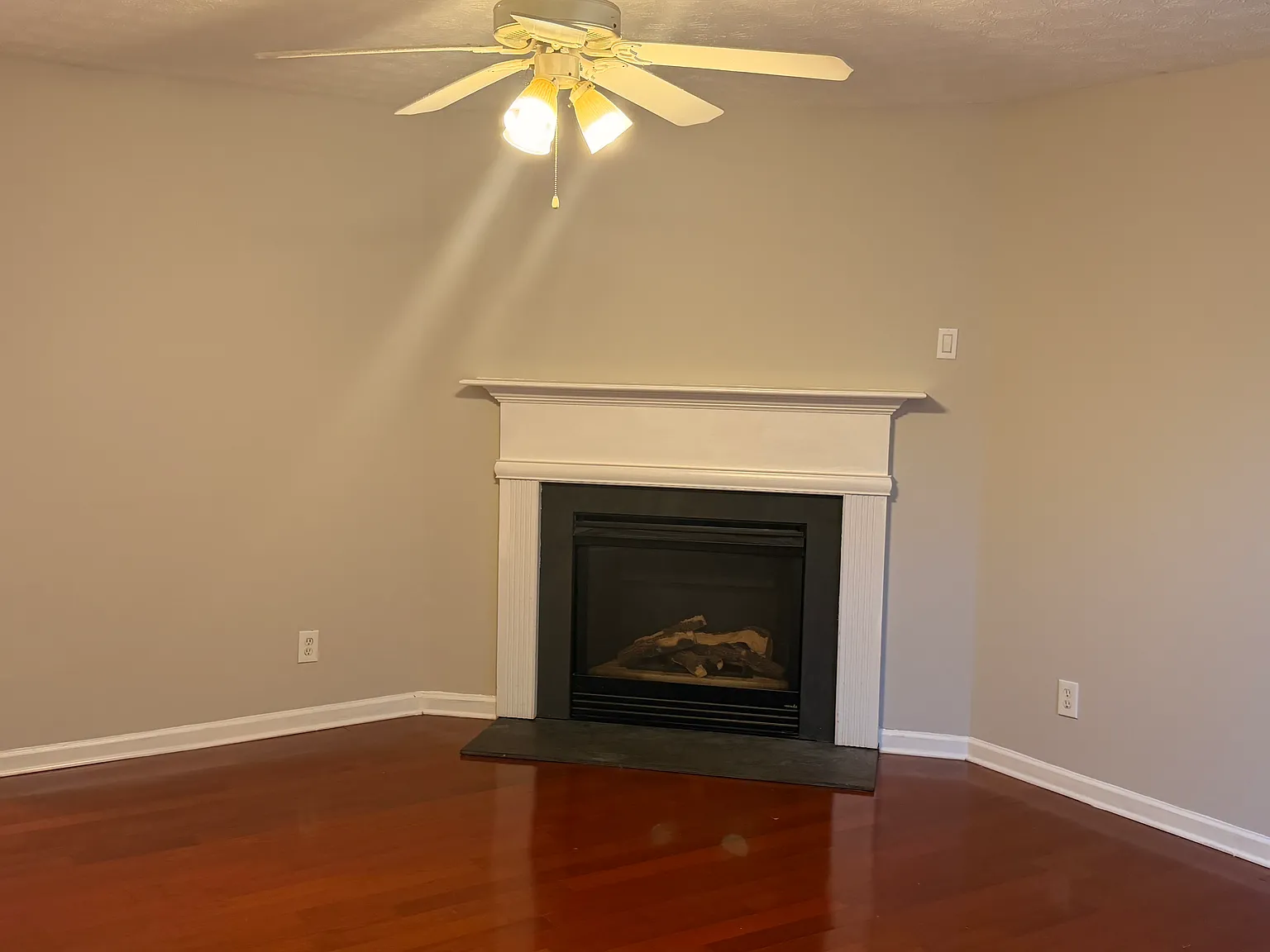 3 bed, 1481 sqft, $2,100 — Photo 3