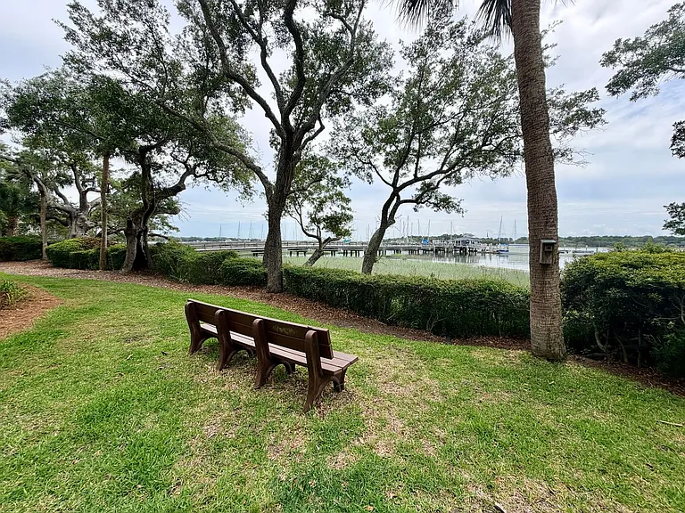 300 Grandview Ct #323 — Photo 46