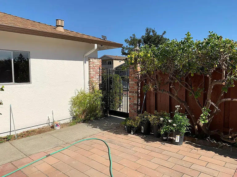 965 November Dr — Photo 20