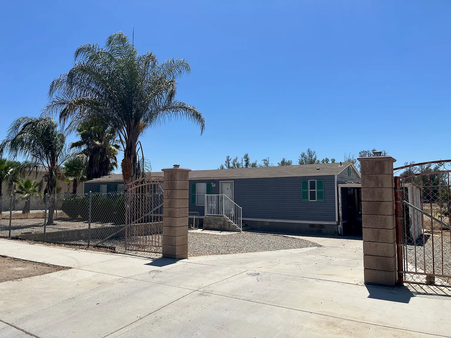 3 bed, 1054 sqft, $2,395 — Photo 1